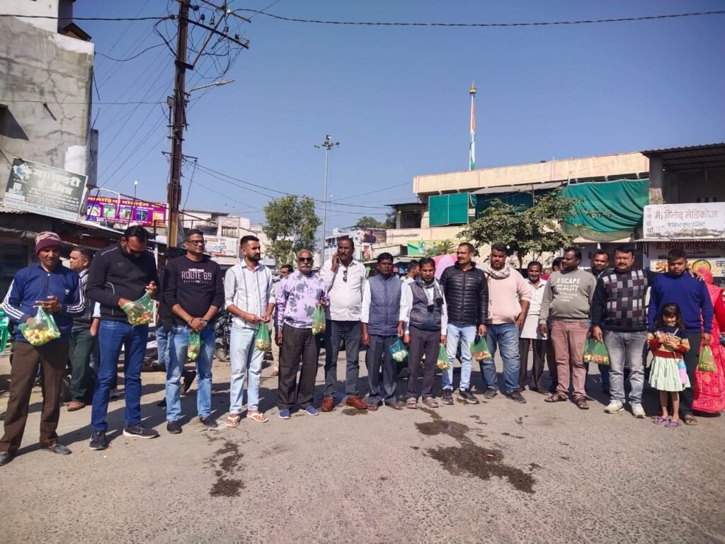 शाहपुरा में आयोजित हिंदू सम्मेलन पर कांग्रेस कार्यकर्ताओं ने की पुष्प वर्षा