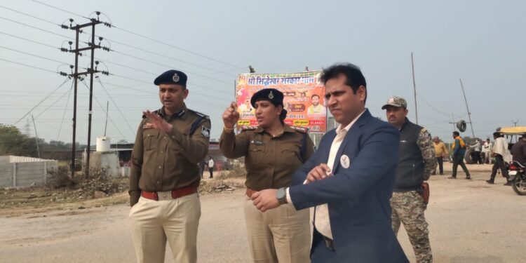 सड़क दुर्घटनाओं पर अंकुश लगाने दतिया कलेक्टर एवं पुलिस अधीक्षक द्वारा दुर्घटना बाहुल्य क्षेत्र का निरीक्षण किया।