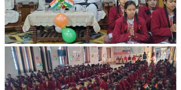 सरस्वती विद्या मंदिर उच्चतर माध्यमिक विद्यालय भरतगढ़ में हर्षोल्लास के साथ मनाया गया गणतंत्र दिवस।