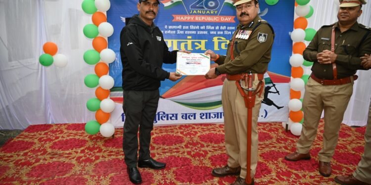 गणतंत्र दिवस पर पुलिस लाइन में सम्मान समारोह