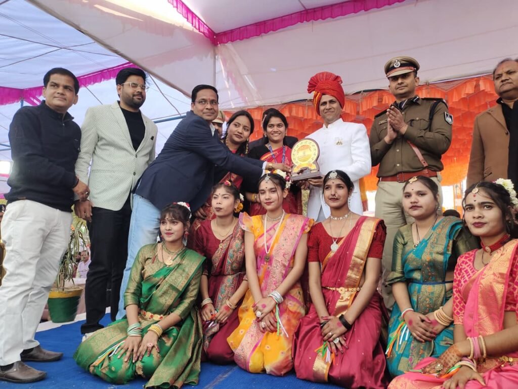 दतिया में हर्षोल्लास और उमंग के साथ मनाया गया 77वां गणतंत्र दिवस