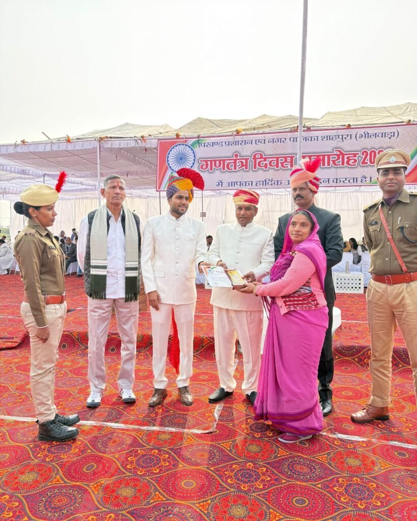 पोषण ट्रैकर व प्रधानमंत्री मातृत्व वन्दना योजना में उत्कृष्ट कार्य करने पर हीरा देवी सोनी को किया सम्मानित