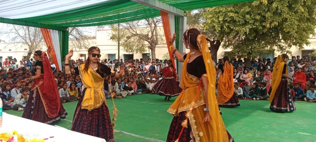 पंडेर में 77 वां गणतंत्र दिवस धूमधाम से मनाया।