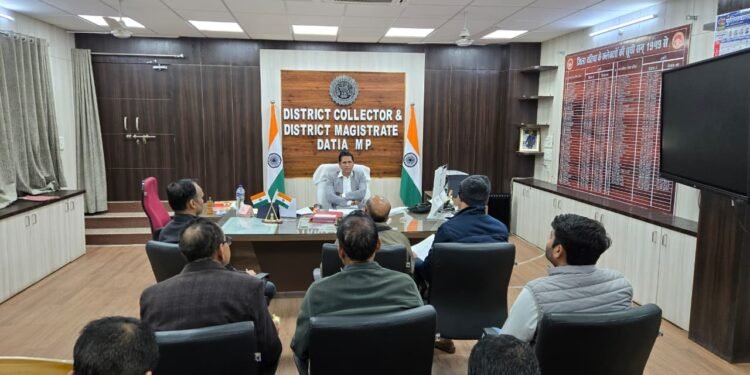 समर्थन मूल्य पर गेहूँ उपार्जन की तैयारियों को लेकर कलेक्टर की अध्यक्षता में अहम बैठक