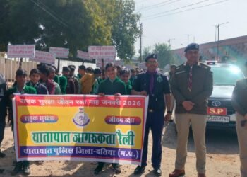 200 से अधिक विद्यार्थियों ने दिया सुरक्षित यातायात का संदेश।