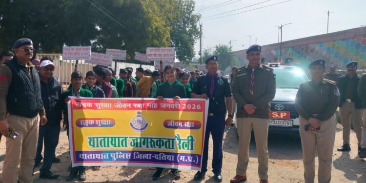 200 से अधिक विद्यार्थियों ने दिया सुरक्षित यातायात का संदेश।