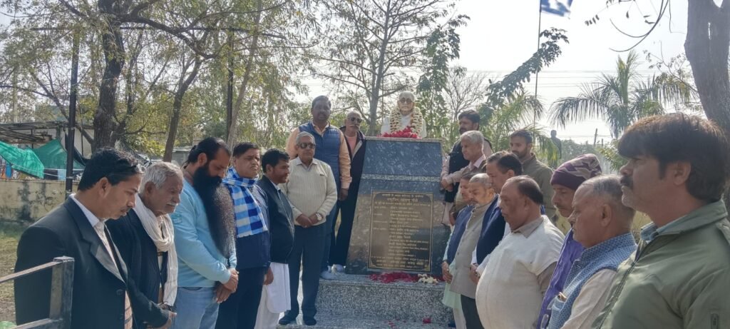 महात्मा गांधी जी के निर्वाण दिवस पर नगर कांग्रेस कमेटी ने पुष्पांजलि कर मनाया निर्वाण दिवस