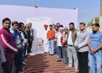 कांग्रेस कार्यकर्ताओ ने कांग्रेस कार्यालय पर राष्ट्रपिता महात्मा गांधी को श्रद्धांजलि अर्पित कर पुष्पांजलि का आयोजन किया