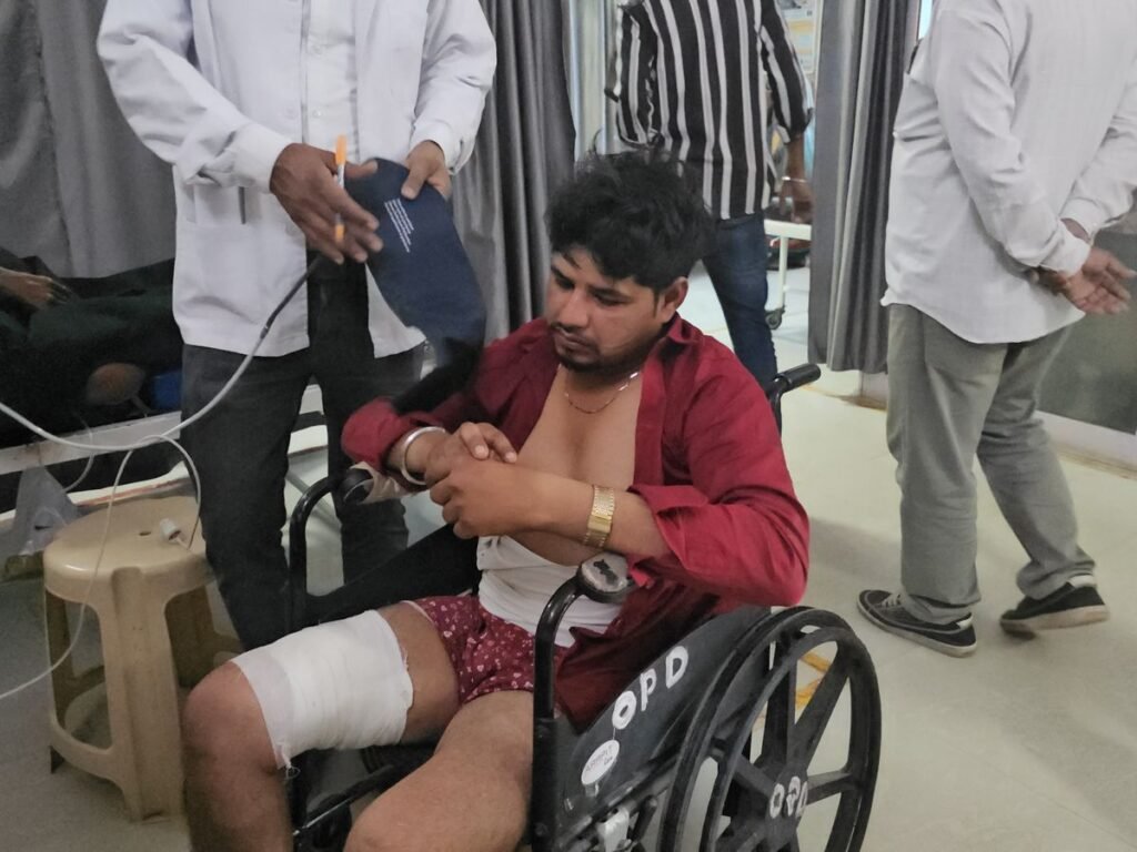 ग्राम भरड़ में एक चौंकाने वाली घटना सामने आई है,साले ने जीजा पर किया धारदार हथियार से हमला:बहन को ससुराल भेजने पर हुआ विवाद, सिर-पैर में आई गंभीर चोट