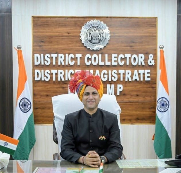 दतिया में तीन शस्त्र लाइसेंस निलंबित, दुरुपयोग की आशंका पर प्रशासन की सख्त कार्रवाई।