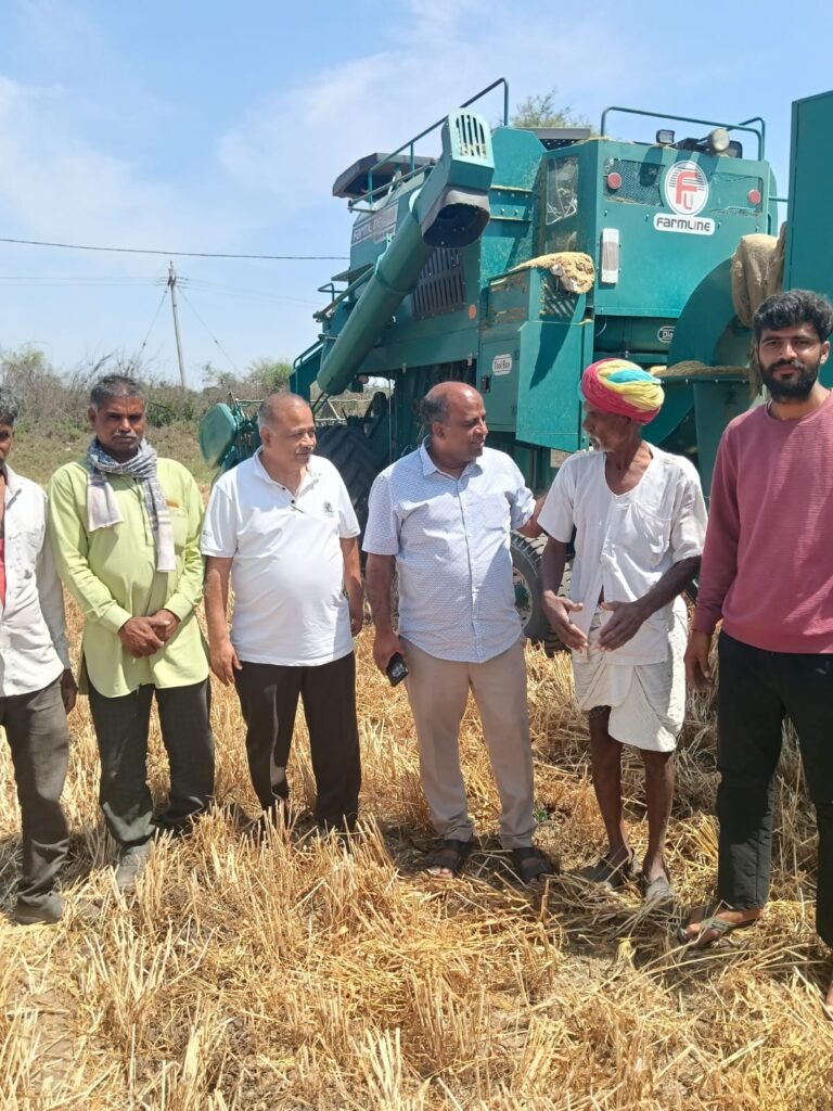 नरवाई प्रबंधन को बढ़ावा देने कलेक्टर डॉ. मिश्रा का निरीक्षण