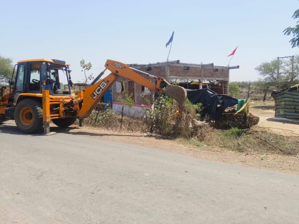 शासकीय भूमि को अतिक्रमण मुक्त कराया