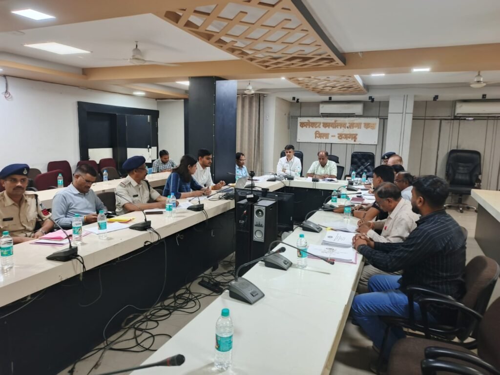 कलेक्टर डॉ. मिश्रा द्वारा आबकारी ठेका आवेदकों के साथ की बैठक
