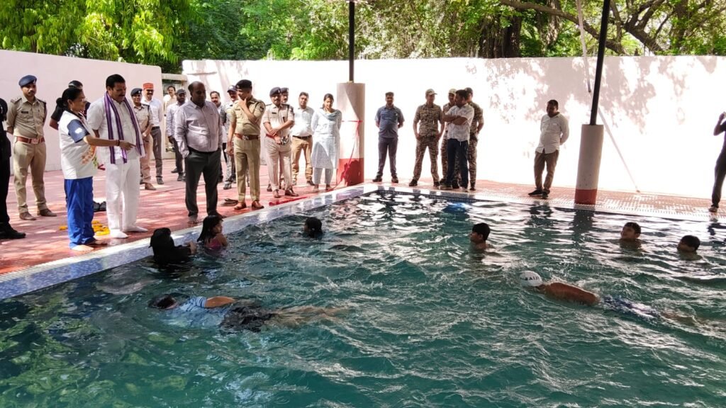 राज्यमंत्री (स्वतंत्र प्रभार) श्री टेटवाल ने शासकीय स्विमिंग पूल का किया शुभारंभ
