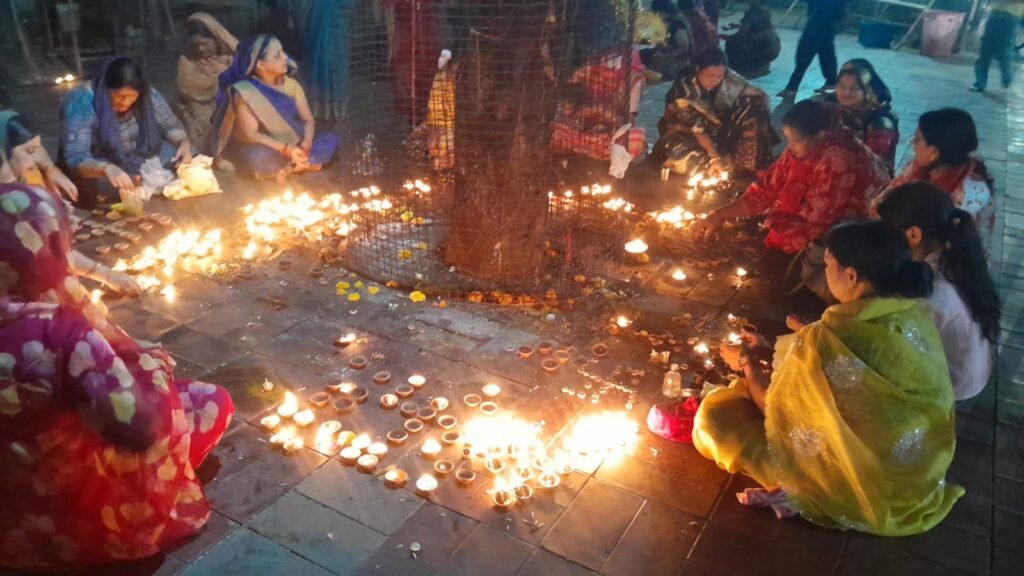 श्रद्धालुओं ने अक्षय तृतीया के दिन 31 हज़ार दीपों का दान