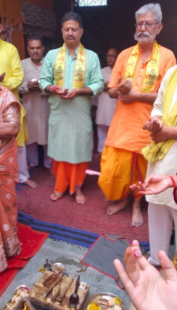 हम बदलेंगे, युग बदलेगा गायत्री परिवार के इस सूत्र वाक्य को अपनाएं – अरुणादित्य देवडॉ