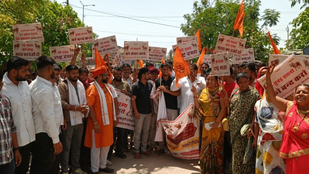 शाहपुरा में गौ माता को राष्ट्रमाता का दर्जा दिलाने के लिए गो भक्तों का उमडा जनसैलाब एसडीएम को दिया ज्ञापन