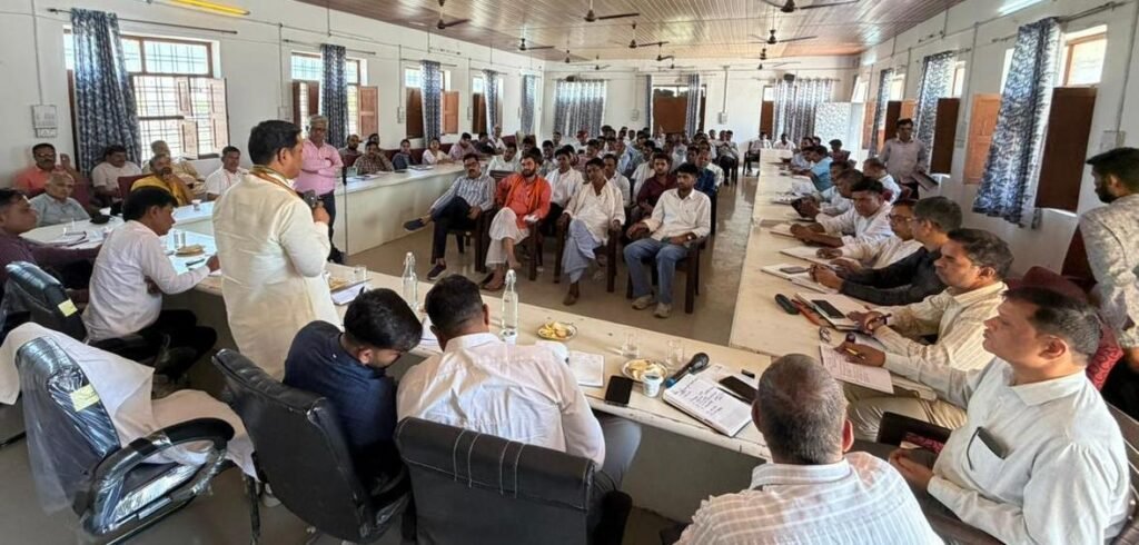 शाहपुरा-बनेड़ा में विकास कार्यों को लेकर उच्चस्तरीय बैठक, श्मशान घाट व मूलभूत सुविधाओं पर जोर