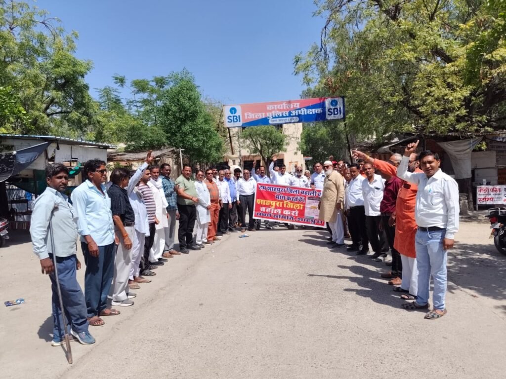शाहपुरा जिले की बहाली की मांग का ग्यारह वां स्मरणपत्र मुख्यमंत्री के नाम सोंपा