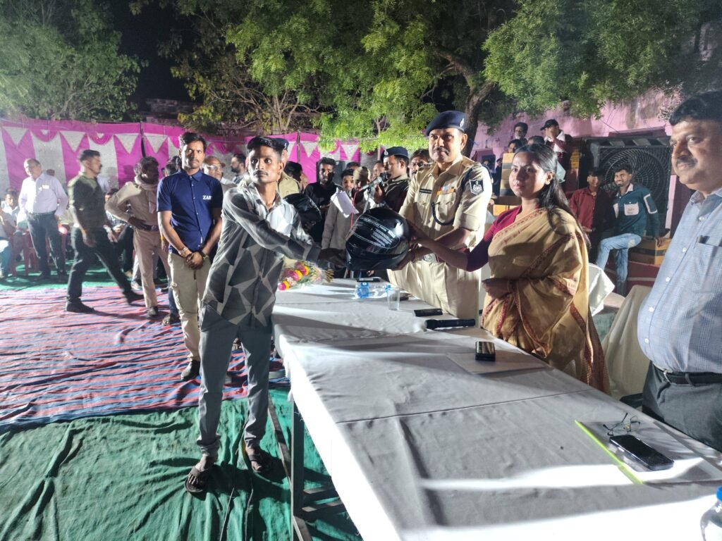 आगर मालवा। ग्राम मोड़ी में कलेक्टर की ग्राम चौपाल, योजनाओं की जानकारी व ऑन-द-स्पॉट निराकरण
