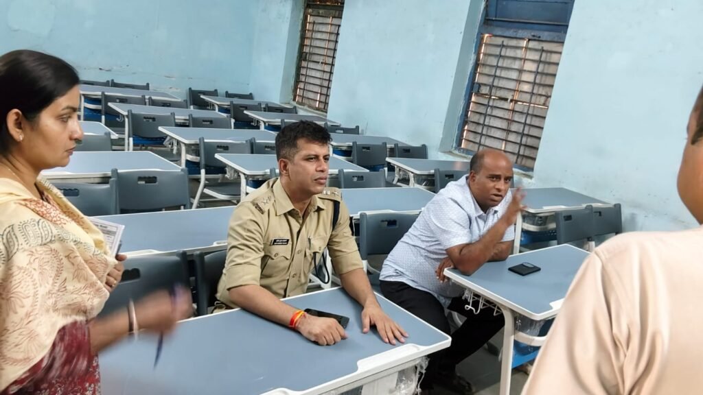 राजगढ़। कलेक्टर डॉ. मिश्रा ने परीक्षा नियंत्रण कक्ष का निरीक्षण, सुरक्षा व्यवस्थाओं का लिया जायजा
