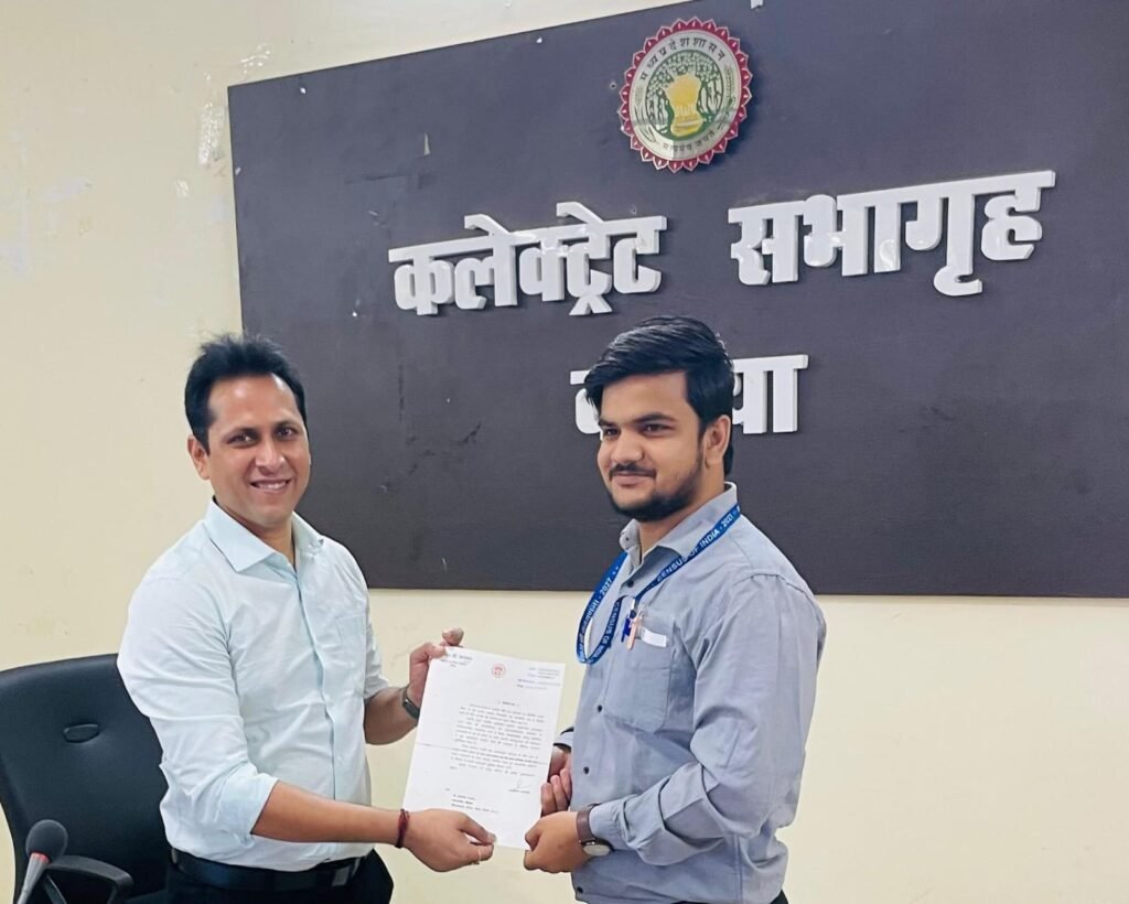 दतिया। जनगणना कार्य में प्रेरणास्रोत बनकर समय-सीमा से पूर्व अपना दायित्व पूर्ण करने पर सम्मानित किया