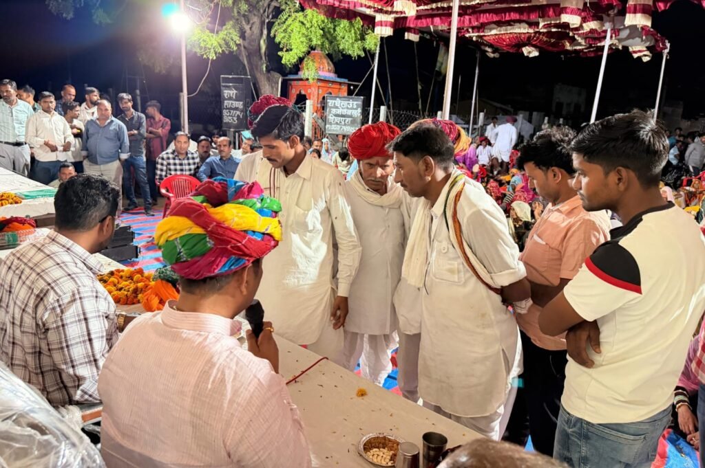 राजस्थान। जनता और प्रशासन के बीच बना सीधा संवादसरदारपुरा में लगी रात्रि चौपाल