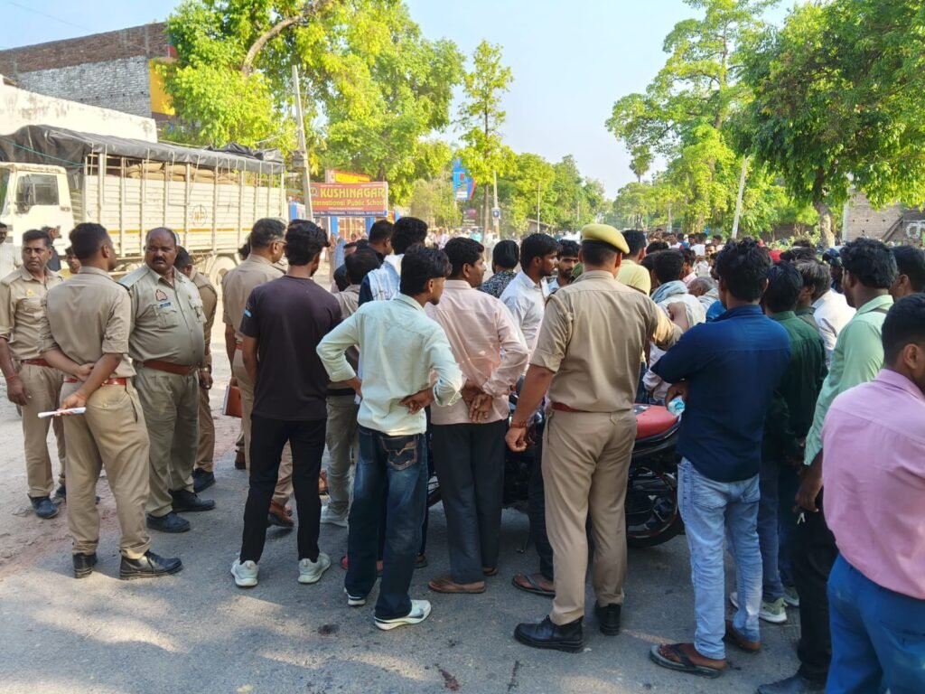 उत्तरप्रदेश। पति-पत्नी की सड़क हादसे में हुई मौत तीन लोग बुरी तरह घायल।