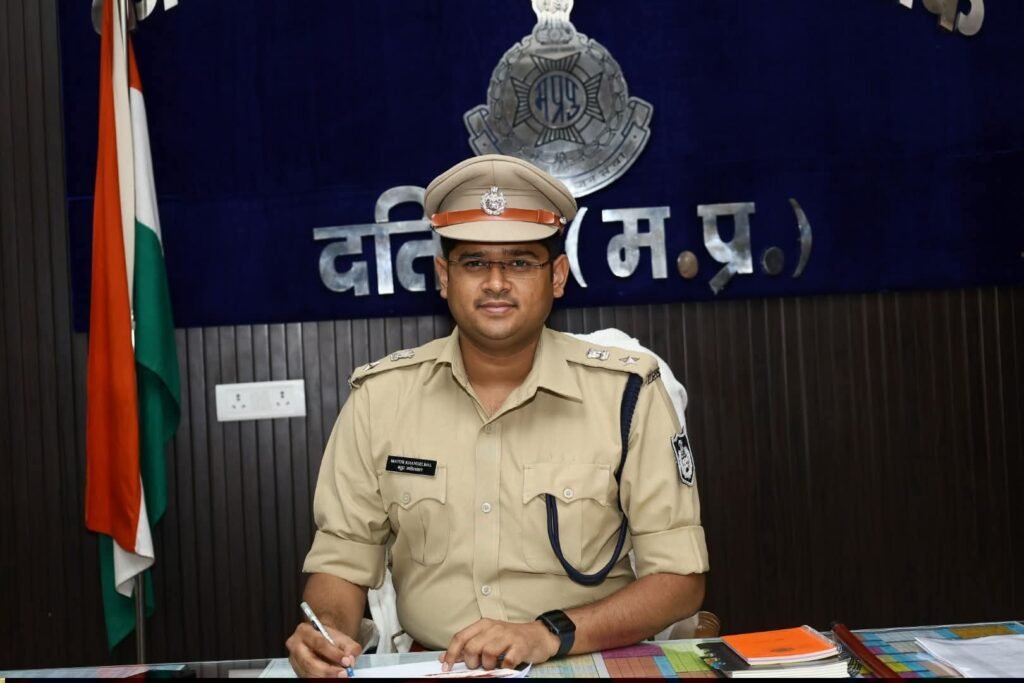 दतिया। थाना कोतवाली पुलिस की जुआरियों के विरुद्ध बड़ी कार्रवाई, 9 जुआरी गिरफ्तार, ₹63,010 नगदी की जप्त।