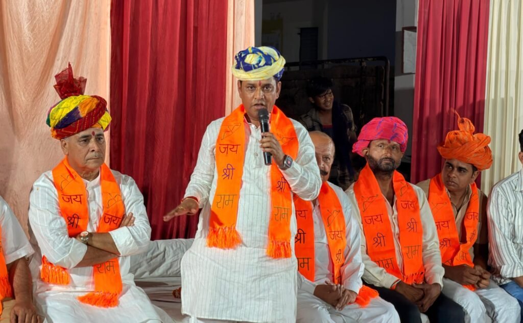 राजस्थान। नई अरवड़ में रात्रि चौपाल आयोजित विधायक डॉ. बैरवा ने सुनी ग्रामीणों की समस्याएं