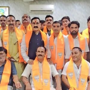दतिया। कांग्रेस को बड़ा झटका ठाकुर समाज के कई प्रमुख नेताओं ने डॉ नरोत्तम मिश्रा की उपस्थिति में थामा भाजपा का दामन।