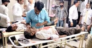 देवास। शादी समारोह में गाड़ी का कांच फोड़ने की बात को लेकर दो पक्षों में विवाद