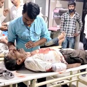 देवास। शादी समारोह में गाड़ी का कांच फोड़ने की बात को लेकर दो पक्षों में विवाद