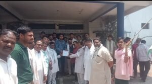 राजगढ़। ब्लॉक कांग्रेस कमेटी ने नगर कांग्रेस कमेटी के संयुक्त तत्वाधान में प्रशासनिक लापरवाही के सम्बन्ध में दिया ज्ञापन