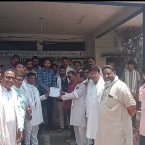 राजगढ़। ब्लॉक कांग्रेस कमेटी ने नगर कांग्रेस कमेटी के संयुक्त तत्वाधान में प्रशासनिक लापरवाही के सम्बन्ध में दिया ज्ञापन