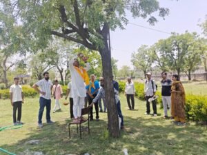 राजस्थान। बारहठ महाविद्यालय में पक्षियों के लिए लगाये परिंडे