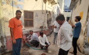 शाहपुरा में नई टंकी से जल संकट तो टला, लेकिन हाई प्रेशर से फटीं पुरानी पाइप लाइनें सड़कों पर बहा पानी