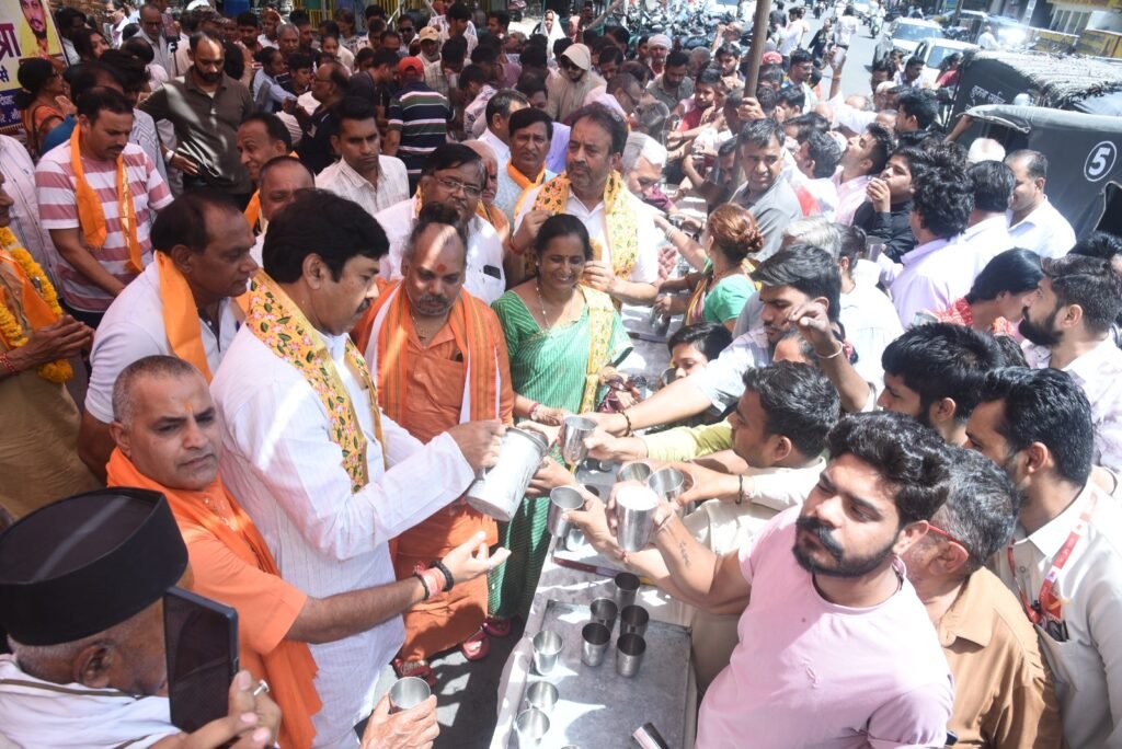राजस्थान। प्रचण्ड गर्मी से त्रस्त हजारों भीलवाड़ावासियों के कंठ शीतल छाछ से हुए तर