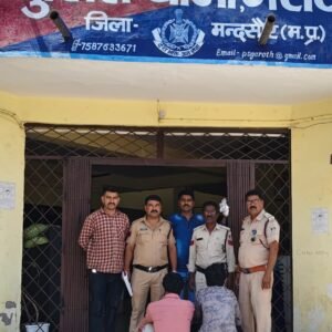 मंदसौर। गरोठ पुलिस ने अवैध मादक MD व डोडाचुरा जप्त कर दो तस्करो को गिरफ्तार किया