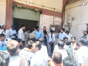 राजगढ़। हम्मालों की कमी से गेंहू खरीदी प्रभावित, किसानों ने किया चक्का जाम