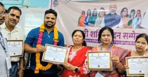 दतिया। जनगणना 2026 में उत्कृष्ट कार्य करने वाले प्रगणकों को एसडीएम ने प्रशस्ति पत्र प्रदान कर किया सम्मानित।