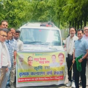 दतिया। कृषक कल्याण वर्ष 2026 के अंतर्गत कृषि रथ को हरी झंड़ी दिखाकर किया रवाना।