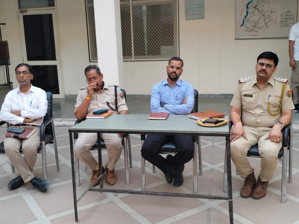 भीलवाड़ा। रात 10:00 बजे बाद कस्बे में घूमने वाले मनचलों की अब खैर नहीं, सीएलजी की बैठक संपन्न