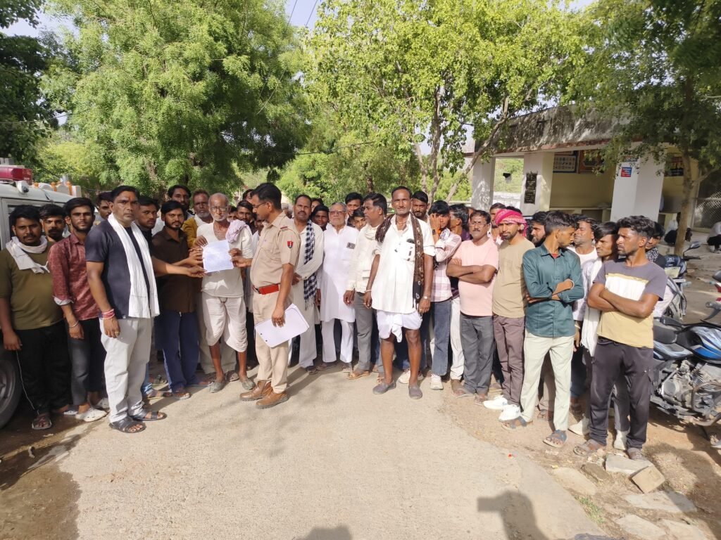 राजस्थान। पिपलाज में रेगर समाज के धार्मिक आयोजन में बवालः जातिसूचक गालियां, मारपीट व आगजनी के आरोप; आक्रोशित समाज ने सावर थाने में दर्ज कराया मुकदमा