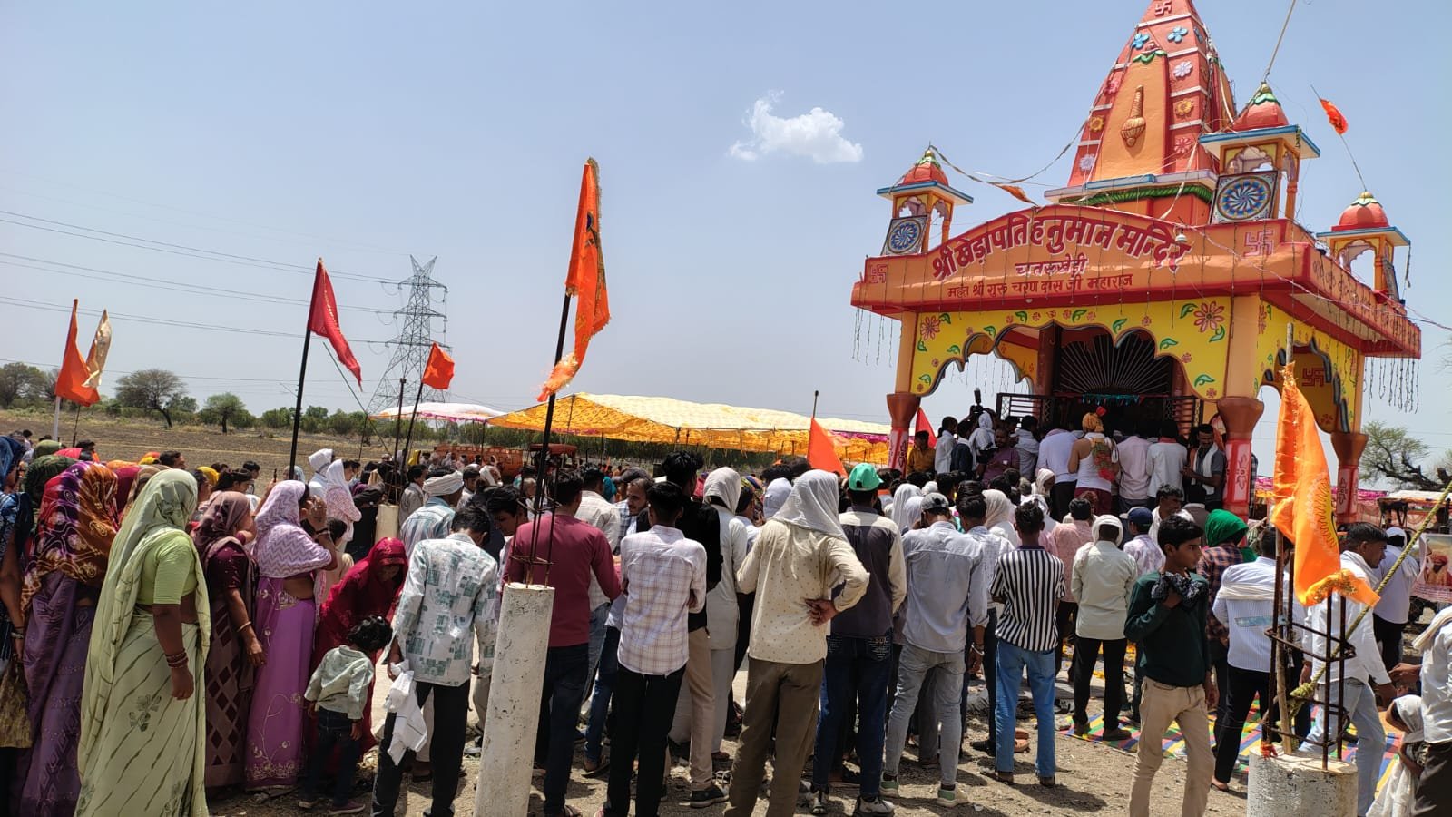 सारंगपुर। 400 साल का वनवास खत्म, 3 हिंदू घरों वाले गांव में 41 फीट ऊंचे मंदिर में पधारे खेड़ापति हनुमान