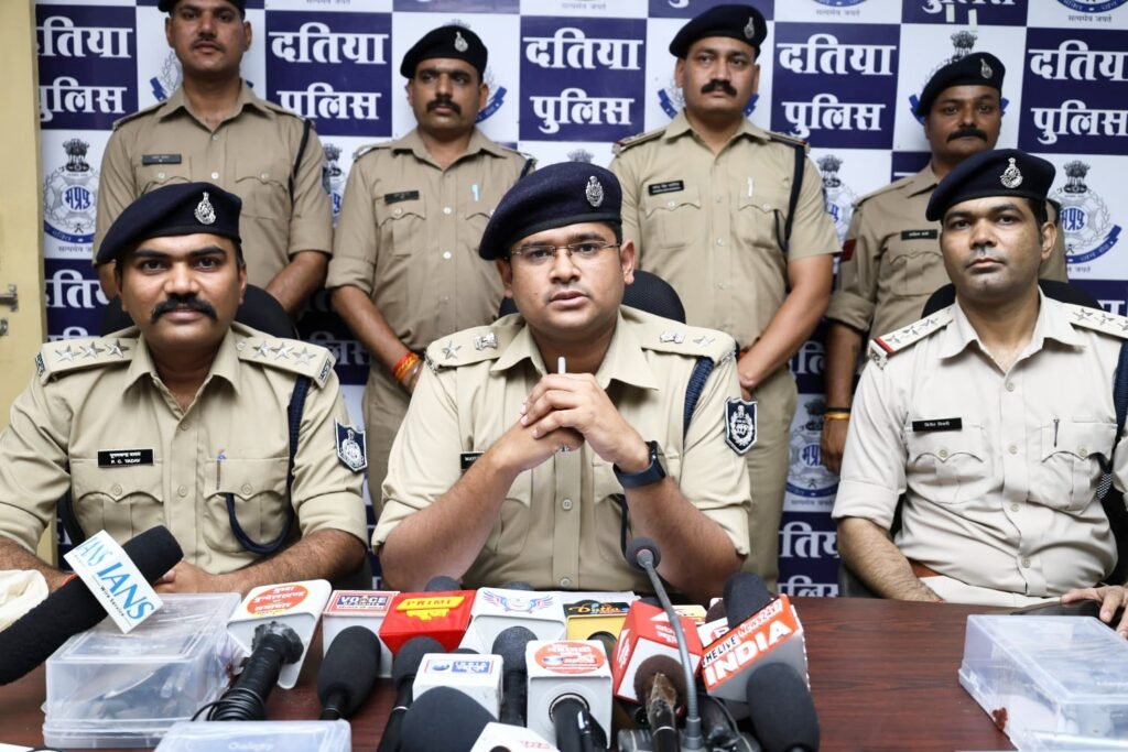 दतिया। उनाव पुलिस का बड़ा खुलासा अवैध हथियार फैक्ट्री का भंडाफोड़