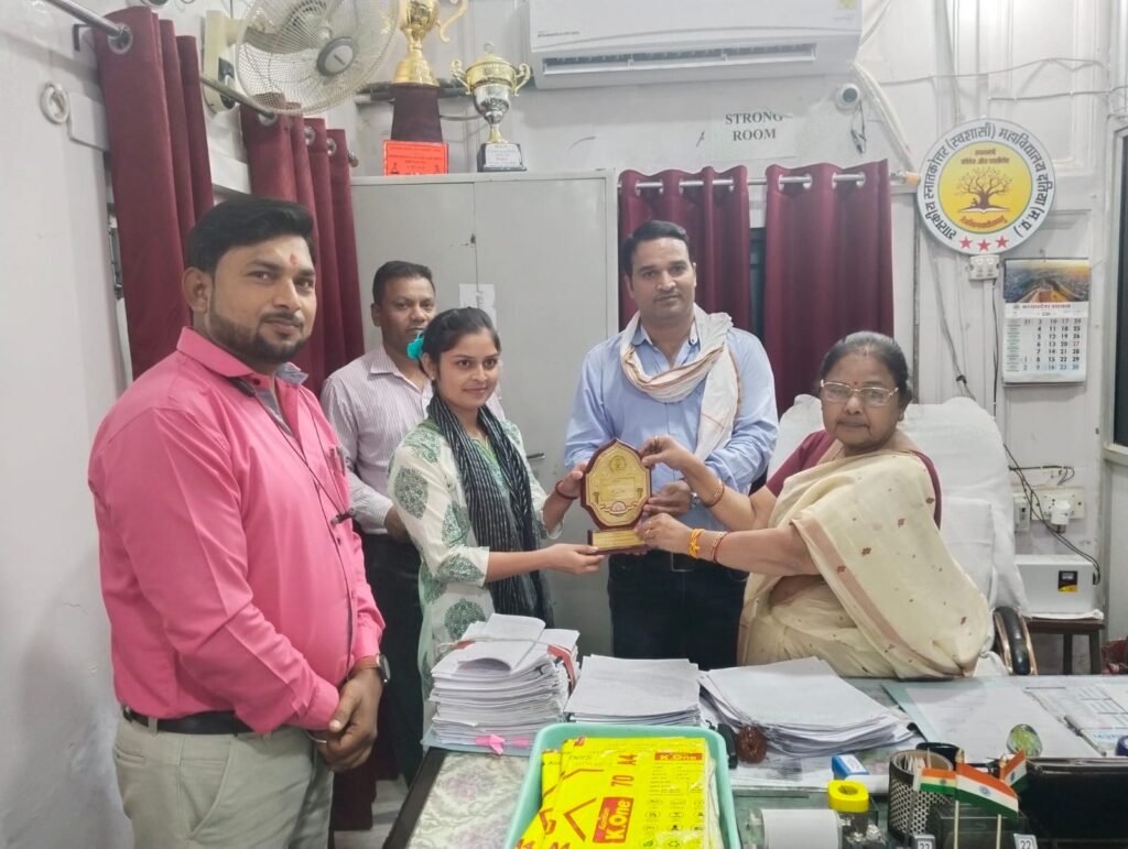 दतिया। एमपी सेट 2026 में शिवानी वंशकार ने इतिहास विषय में पाई सफलता, महाविद्यालय में हुआ सम्मान
