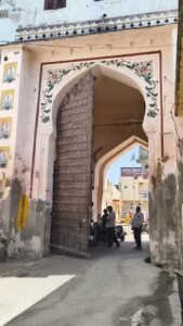 राजस्थान। रात के तेज अंधड़ से ऐतिहासिक दरवाजा टूटा