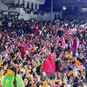 राजस्थान के विभिन्न जिलों से पहुंचे कलाकारों ने बांधा समां, श्रोताओं का उत्साह ऐसा कि पेड़ों पर चढ़कर देखी प्रस्तुतियां