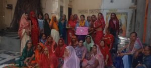 महिला पर्यवेक्षक की 37 वर्षीय राजकीय सेवा से पंडेर सेक्टर महिला कार्यकर्ताओं द्वारा दी गई विदाई।